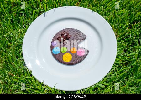 USA. 17th May, 2021. Colorful Nacional cacao chocolate bar from Kokak Chocolates in the Castro, San Francisco, California, May 17, 2021. (Photo by Smith Collection/Gado/Sipa USA) Credit: Sipa USA/Alamy Live News Stock Photo