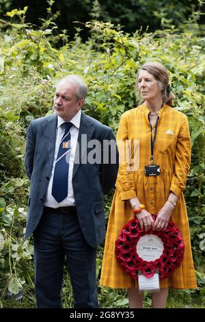 John Polak, Memorial Association for Free Czechoslovak Veterans with Louisa Russell, Chair Secret World War 2 Learning Network at the unveiling & commemorative service related to Bellasis & Operation Anthropoid Stock Photo