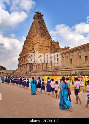 Queue of schoolchildren visiting Darasuram temple, Tamil Nadu, S India Stock Photo