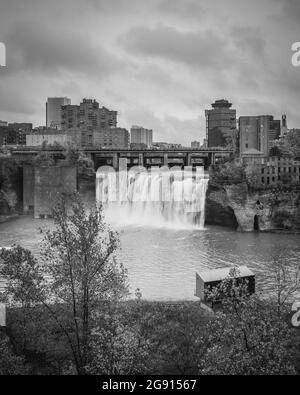 High Falls on the Genesee River with autumn color, in Rochester, New York Stock Photo