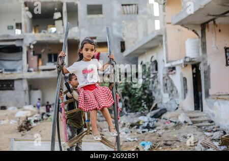 Gaza City, Palestine. 22nd July, 2021. Children play near their houses that were destroyed by Israeli air strikes on the town of Beit Hanoun. Credit: SOPA Images Limited/Alamy Live News Stock Photo