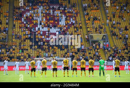 Dresden, Germany. 24th July, 2021. Football: 2. Bundesliga, SG Dynamo Dresden - FC Ingolstadt 04, Matchday 1, at Rudolf-Harbig-Stadion. The players of both teams stand at the centre circle during a minute's silence for the victims of the flood disaster. Credit: Robert Michael/dpa-Zentralbild/dpa - IMPORTANT NOTE: In accordance with the regulations of the DFL Deutsche Fußball Liga and/or the DFB Deutscher Fußball-Bund, it is prohibited to use or have used photographs taken in the stadium and/or of the match in the form of sequence pictures and/or video-like photo series./dpa/Alamy Live News Stock Photo