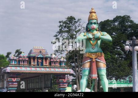 the large monkey god, hunaman, standing near the entrance to the batu caves in Gombak, selangor, malaysia on a sunny day. Stock Photo