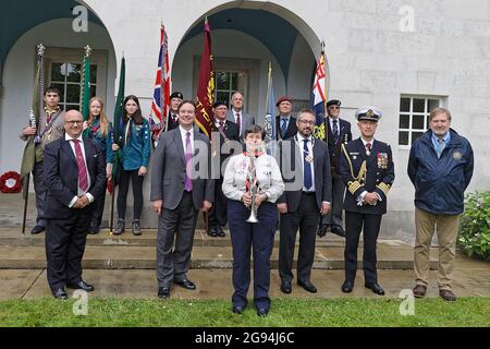 Front row left to right: Kevin Davis, Last Post Association; Jonathan Lord MP; Ruth Moore, Trumpeter; Cllr Liam Lyons, Woking Mayor; Captain Flamant, Defence Attache Belgian Embassy London & Angelo Munsel, American Military Cemetery Superintendent. Standard Bearers & Paul McCue of the Secret WW2 Learning Network in the background. 80th Anniversary Service of Brookwood Last Post Association. Stock Photo
