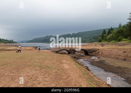 UK weather: Llwyn Onn reservoir, Merthyr Tydfil, South Wales.  24 July 2021.  Water levels continue to deplete after the heatwave.  Credit: Andrew Bartlett/Alamy Live News.