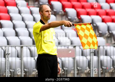 Referee [referee]-Assistant Dominik Schaal Photo: Nordphoto / Hafner ...