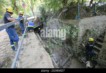 Bad Neuenahr Ahrweiler, Germany. 22nd July, 2021. THW (Technisches Hilfswerk) workers clean and check an underpass. The clean-up work in the flooded area is in full swing. Credit: Bodo Marks/dpa/Alamy Live News Stock Photo
