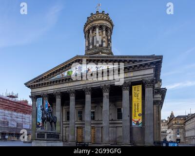 The Duke of Wellington statue in front of the Gallery of Modern Art Building at Royal Exchange Square in Glasgow city centre, Scotland. Stock Photo