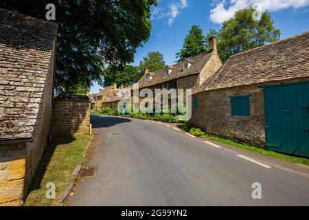 Cotswold cottages along the road through Snowshill village, Gloucesteshire, England Stock Photo