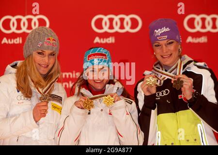 Lindsey Vonn (USA), Elisabeth Görgl (AUT), Maria Riesch (GER), medal ceremony, FIS Alpine Ski World Championship, Garmisch-Partenkirchen 2011 Stock Photo