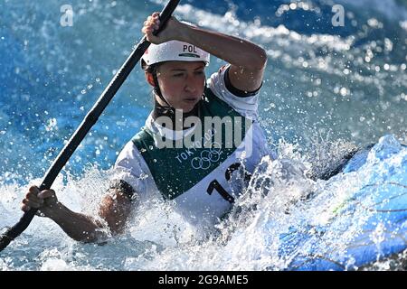 Tokyo. Japan. 25 July 2021. Canoe Slalom. Kasai Canoe Slalom Centre. 1-1. 6chome. Rinkaicho, Edogawa-ku. Tokyo. Klaudia Zwolinska (POL) in the womens second heat in the K1. Credit Garry Bowden/Sport in Pictures/Alamy live news Stock Photo