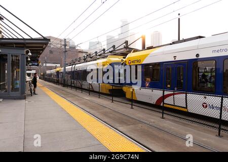 A Metro Transit train at the US Bank Stadium station in downtown Minneapolis, Minnesota, USA. Stock Photo