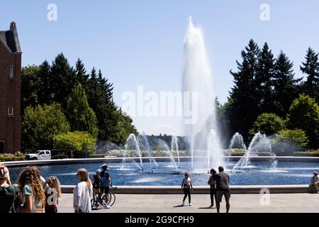 Students gather by the Drumheller Fountain on the campus of the University of Washington in Seattle, WA, United States. Stock Photo
