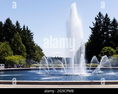 The Drumheller Fountain on the campus of the University of Washington in Seattle, WA, United States. Mount Rainier is visible in the distance. Stock Photo