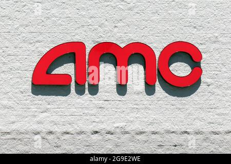 Bellevue, United States. 24th July, 2021. The AMC logo is pictured at one of their chain's cinemas in Bellevue. AMC's stock price is down more than 30% in the last month. Credit: SOPA Images Limited/Alamy Live News Stock Photo