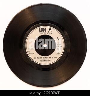 Una Paloma Blanca (White Dove) by Jonathan King, a stock photo of the 7" single vinyl 45 rpm record in cover Stock Photo