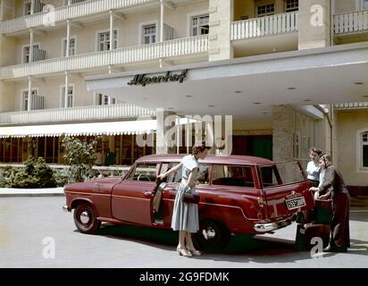 transport, car, Borgward Isabella Combi, Parkhotel Alpenhof, Garmisch-Partenkirchen, Germany, 1955, ADDITIONAL-RIGHTS-CLEARANCE-INFO-NOT-AVAILABLE Stock Photo