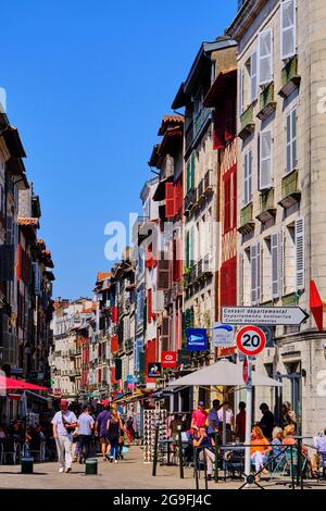 France, Pyrénées-Atlantiques (64), Bayonne, Rue d'Espagne Stock Photo