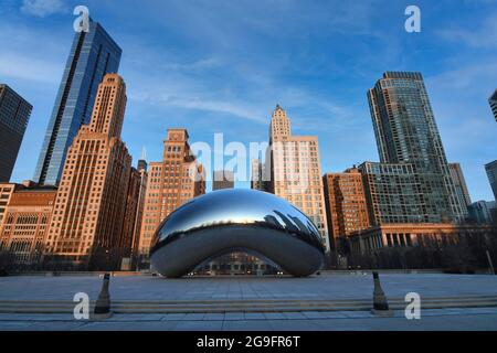 Devon avenue chicago hi-res stock photography and images - Alamy