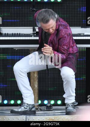 Readington, NJ. 25th July, 2021. Lawerence Gowan of Styx preforms in concert at the The 38th annual New Jersey Lottery Festival of Ballooning on JULY 25, 2021 in Readington, NJ . Credit: John Palmer/Media Punch/Alamy Live News Stock Photo