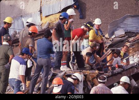 Brownsville Texas USA, July 8,1988: Volunteer rescuers comb the rubble of the Amigo store in downtown Brownsville. Heavy rains caused the building to collapse, killing 14 people. Engineers determined faulty construction on a third-story addition as the cause of the collapse. ©Bob Daemmrich Stock Photo