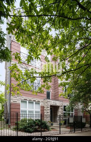 Multi unit apartment building in the Lakeview neighborhood Stock Photo