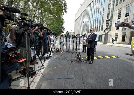 New York City, USA. 26th July, 2021. Matt Harrington, defense attorney for Thomas Barrack, speaks to members of the press outside of the Brooklyn Federal Court, in the Brooklyn borough of New York City, NY, July 26, 2021. Thomas Barrack, close of ally of former President Donald Trump, plead not guilty to charges of not registering as a foreign agent, advancing United Arab Emirates interest and influencing foreign policy positions of former President Donald Trump's 2016 campaign. (Anthony Behar/Sipa USA) Credit: Sipa USA/Alamy Live News Stock Photo