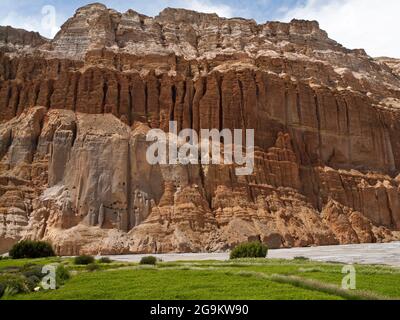 Buddhist cliff ('sky') caves above Kali Gandaki, Chhusang, Upper Mustang, Nepal Stock Photo