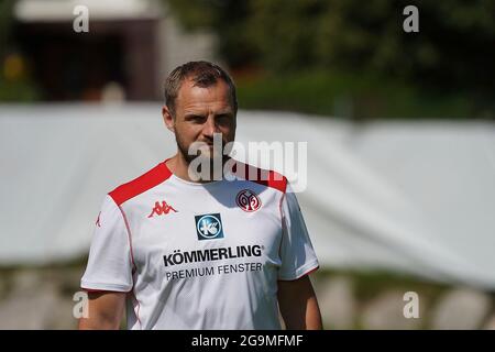 07/27/2021, Riederbau Stadium, Schwoich, training camp of FSV FSV FSV Mainz 05 in Bad Haring, Austria, in the picture the Mainz team during training in Schwoich, coach Bo Svensson (FSV FSV FSV Mainz 05) Stock Photo