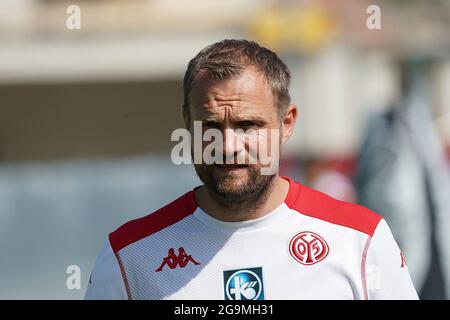 07/27/2021, Riederbau Stadium, Schwoich, training camp of FSV FSV FSV Mainz 05 in Bad Haring, Austria, in the picture the Mainz team during training in Schwoich, coach Bo Svensson (FSV FSV FSV Mainz 05) Stock Photo