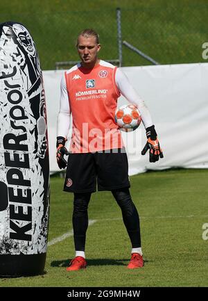 07/27/2021, Riederbau Stadium, Schwoich, training camp of FSV FSV FSV Mainz 05 in Bad Haring, Austria, in the picture the Mainz team during training in Schwoich, goalwart Robin Zentner (FSV FSV FSV Mainz 05) Stock Photo