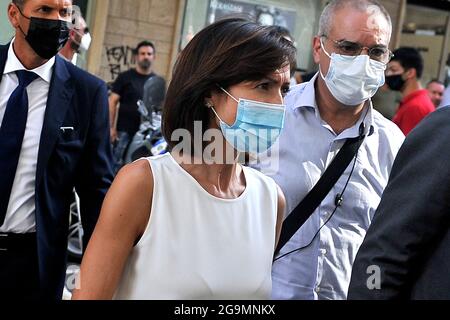 Mara Carfagna minister of southern Italy, don the anti-congestion mask, during a walk in Naples to support Catello Maresca, the new candidate for mayo Stock Photo