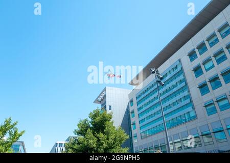 United States. 03rd June, 2021. An emergency medical transport helicopter lands atop University of California San Francisco hospital in Mission Bay, San Francisco, California, June 3, 2021. (Photo by Smith Collection/Gado/Sipa USA) Credit: Sipa USA/Alamy Live News Stock Photo