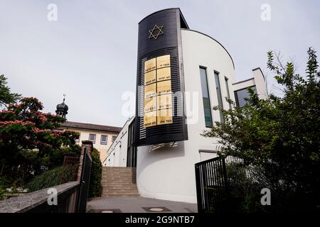 Speyer, Germany. 27th July, 2021. The synagogue 'Beith Shalom' in the city centre. Unesco has designated the Jewish cultural heritage in Mainz, Speyer and Worms as a new World Heritage Site. Credit: Uwe Anspach/dpa/Alamy Live News Stock Photo