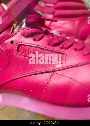 hot pink reebok freestyle