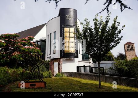 Speyer, Germany. 27th July, 2021. The synagogue 'Beith Shalom' in the city centre. Unesco has designated the Jewish cultural heritage in Mainz, Speyer and Worms as a new World Heritage Site. Credit: Uwe Anspach/dpa/Alamy Live News Stock Photo