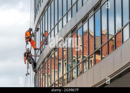 Manchester, July 14th2021: Window cleaners in Manchester city centre Stock Photo