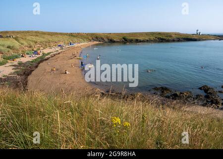 Visitors enjoy a spell of fine weather at Ruby Bay beach, Elie, East Neuk, Fife, Scotland. Stock Photo