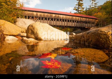 Albany Covered Bridge over the Swift River, Kancamagus Highway, Albany, New Hampshire, USA Stock Photo