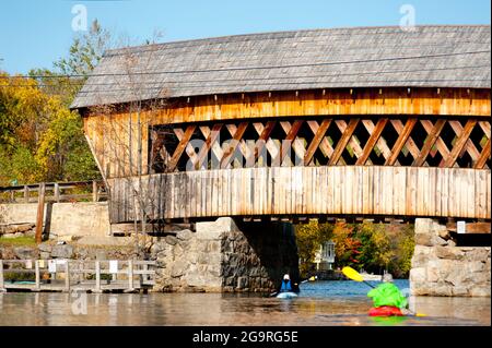 Squam River Covered Bridge, Little Squam Lake, Ashland, New Hampshire, USA Stock Photo