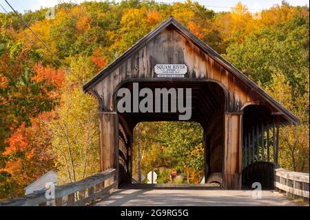 Squam River Covered Bridge, Little Squam Lake, Ashland, New Hampshire, USA Stock Photo