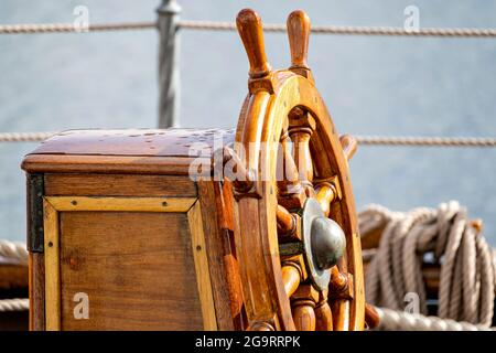 wooden ship's wheel of a tall ship Stock Photo - Alamy