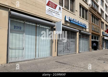 Los Angeles, CA USA - August 20, 2020: Closed shuttered retail businesses during the coronavirus lockdowns Stock Photo