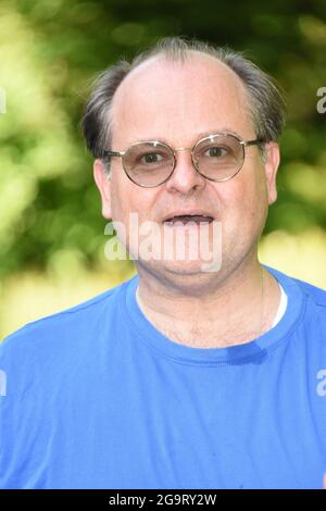 Munich, Germany. 27th July, 2021. The actor Markus Majowski before the photo rehearsal for the play 'Ungeheuer heiß' in the open-air theatre in the guest garden Siebenbrunn. Credit: Ursula Düren/dpa/Alamy Live News Stock Photo