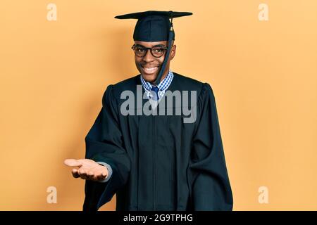 Someone should make a graduation cap for afros jus saying 😂 : r