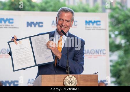 NEW YORK, NY – JULY 27: New York City Mayor Bill de Blasio signs executive order 73 at the Sapolin Awards on July 27, 2021 in New York City.  New York City Mayor de Blasio, joined by Commissioner Victor Calise from the Mayor's Office for People with Disabilities, hosts the Annual Sapolin Awards on the 31 anniversary of the signing of the Americans with Disabilities Act into law.  The Sapolin Accessibility Awards named in honor of the late MOPD Commissioner Matthew Sapolin. Stock Photo