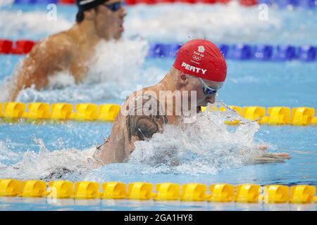 Tokyo, Japan. 26th July, 2021. PEATY Adam (GBR) Gold Medal during the Olympic Games Tokyo 2020, Swimming Men's 100m Breaststroke Final on July 26, 2021 at Tokyo Aquatics Centre in Tokyo, Japan - Photo Takamitsu Mifune/Photo Kishimoto/DPPI/LiveMedia Credit: Independent Photo Agency/Alamy Live News Stock Photo