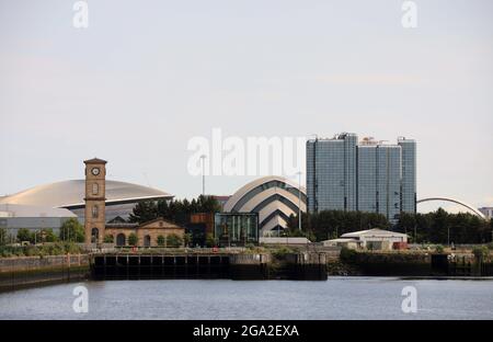 Urban regeneration of the shipyards in Glasgow by the River Clyde Stock Photo