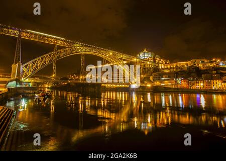 Dom Luis I Bridge spanning the River Douro between the cities of Porto and Vila Nova de Gaia, looking towards the 17th Century monastery, Mosteiro ... Stock Photo