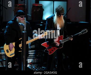 New York, USA. 15th Mar, 2004. KRT STAND ALONE ENTERTAINMENT PHOTO SLUGGED: ROCKANDROLL KRT PHOTO BY NICOLAS KHAYAT/ABACA PRESS (March 16) Dusty Hill, left, and Billy Gibbons of ZZ Top perform at the 2004 Rock And Roll Hall of Fame induction ceremony in New York City on Monday, March 15, 2004. (Photo by gsb) 2004 Credit: Sipa USA/Alamy Live News Stock Photo